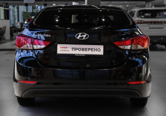 Подержанный автомобиль Hyundai Elantra Sedan 2015 года (5 фото)