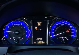 Подержанный автомобиль Toyota Camry Sedan 2015 года (19 фото)