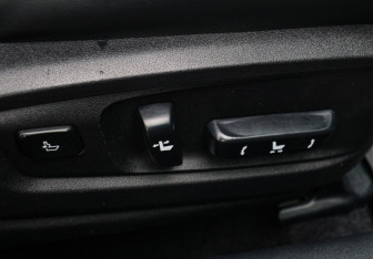 Подержанный автомобиль Lexus ES 2012 года (8 фото)