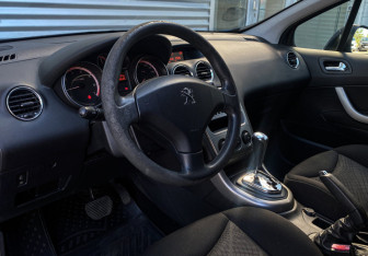 Подержанный автомобиль Peugeot 308 Hatchback 2011 года (11 фото)