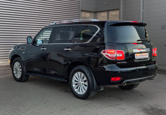 Подержанный автомобиль Nissan Patrol 2014 года (6 фото)