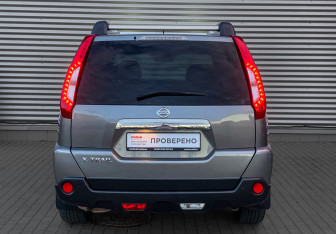 Подержанный автомобиль Nissan X-Trail 2012 года (5 фото)