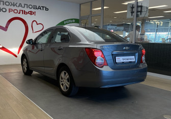 Подержанный автомобиль Chevrolet Aveo Sedan 2014 года (6 фото)