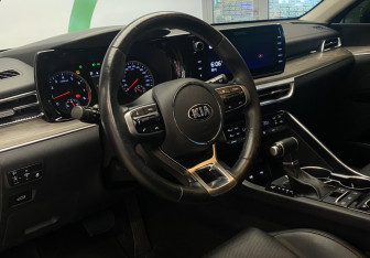 Подержанный автомобиль Kia K5 2021 года (16 фото)