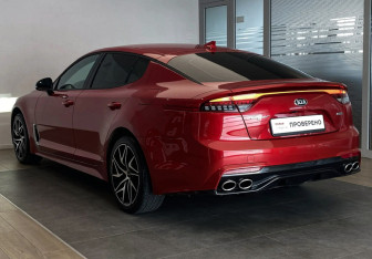 Подержанный автомобиль Kia Stinger 2021 года (6 фото)
