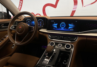 Подержанный автомобиль Hongqi H9 2024 года (13 фото)