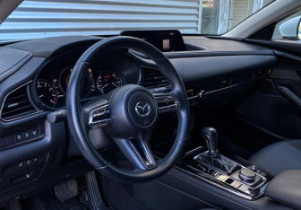 Подержанный автомобиль Mazda CX-30 2021 года (16 фото)