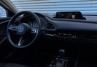 Подержанный автомобиль Mazda CX-30 2021 года (11 фото)