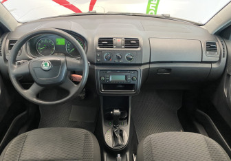 Подержанный автомобиль Skoda Fabia Hatchback 2011 года (9 фото)