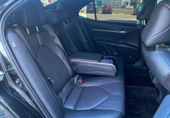 Подержанный автомобиль Toyota Camry Sedan 2023 года (12 фото)