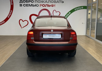 Подержанный автомобиль Volkswagen Passat Sedan 1999 года (5 фото)