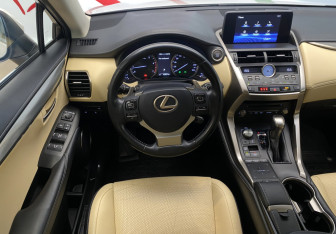 Подержанный автомобиль Lexus NX 2018 года (10 фото)