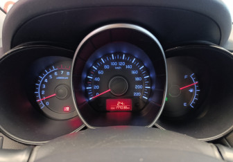 Подержанный автомобиль Kia Rio Hatchback 2012 года (15 фото)