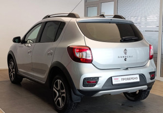 Подержанный автомобиль Renault Sandero 2022 года (6 фото)