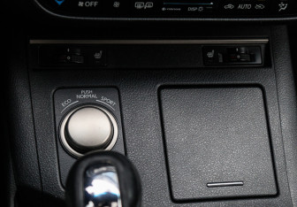 Подержанный автомобиль Lexus ES 2012 года (17 фото)