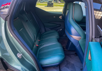 Подержанный автомобиль Zeekr X 2023 года (15 фото)