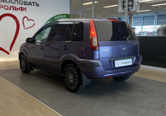 Подержанный автомобиль Ford Fusion 2007 года (6 фото)