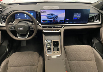 Подержанный автомобиль Geely Monjaro 2026 года (11 фото)