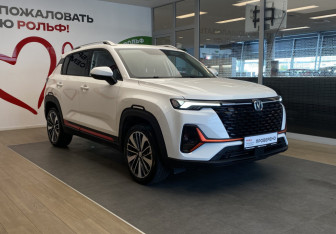Подержанный автомобиль Changan CS35PLUS 2024 года (3 фото)
