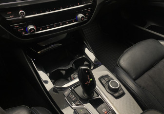 Подержанный автомобиль BMW X3 2018 года (14 фото)