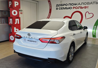 Подержанный автомобиль Toyota Camry Sedan 2018 года (4 фото)