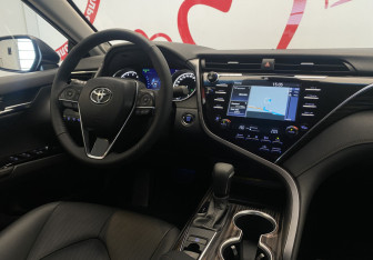 Подержанный автомобиль Toyota Camry Sedan 2020 года (10 фото)