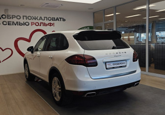 Подержанный автомобиль Porsche Cayenne 2013 года (6 фото)