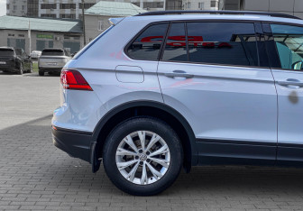 Подержанный автомобиль Volkswagen Tiguan 2019 года (8 фото)