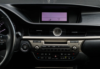 Подержанный автомобиль Lexus ES 2012 года (11 фото)