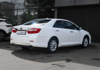 Подержанный автомобиль Toyota Camry Sedan 2013 года (4 фото)