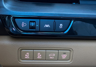 Подержанный автомобиль Kia Carnival 2022 года (22 фото)