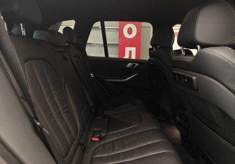 Подержанный автомобиль BMW X5 2019 года (10 фото)