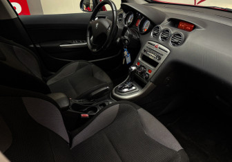 Подержанный автомобиль Peugeot 308 Hatchback 2008 года (7 фото)
