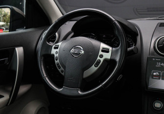 Подержанный автомобиль Nissan Qashqai 2012 года (10 фото)
