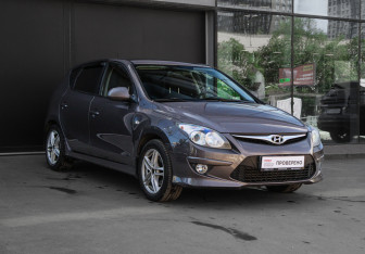 Подержанный автомобиль Hyundai i30 Hatchback 2011 года (3 фото)