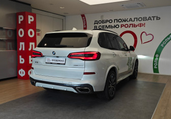 Подержанный автомобиль BMW X5 2019 года (4 фото)