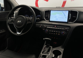 Подержанный автомобиль Kia Sportage 2018 года (9 фото)