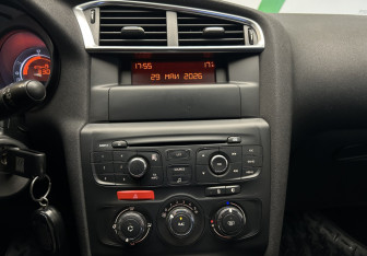 Подержанный автомобиль Citroen C4 Hatchback 2012 года (13 фото)