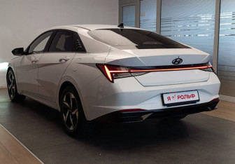 Подержанный автомобиль Hyundai Elantra Sedan 2020 года (6 фото)