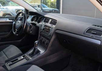 Подержанный автомобиль Volkswagen Golf Hatchback 2013 года (7 фото)