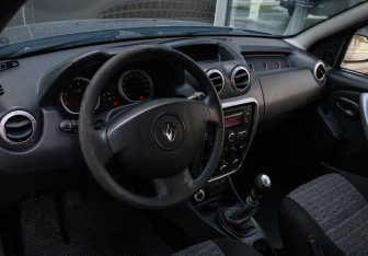 Подержанный автомобиль Renault Duster 2012 года (12 фото)
