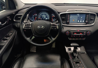 Подержанный автомобиль Kia Sorento 2018 года (9 фото)