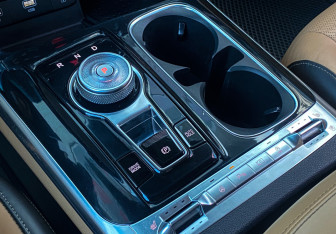 Подержанный автомобиль Kia Carnival 2022 года (23 фото)