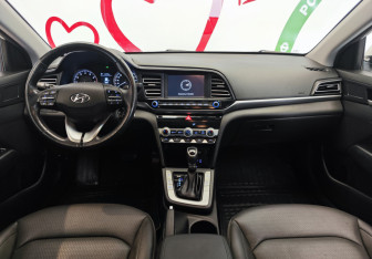 Подержанный автомобиль Hyundai Elantra Sedan 2020 года (9 фото)