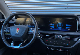 Подержанный автомобиль Hongqi HS5 2024 года (13 фото)