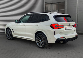 Подержанный автомобиль BMW X3 2024 года (8 фото)
