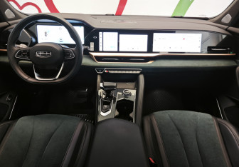 Подержанный автомобиль Geely Monjaro 2023 года (15 фото)