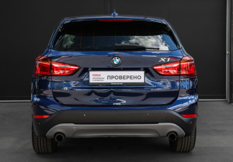 Подержанный автомобиль BMW X1 2015 года (5 фото)