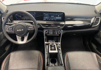 Подержанный автомобиль Kia Seltos 2024 года (10 фото)