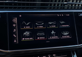 Подержанный автомобиль Audi Q7 2020 года (24 фото)